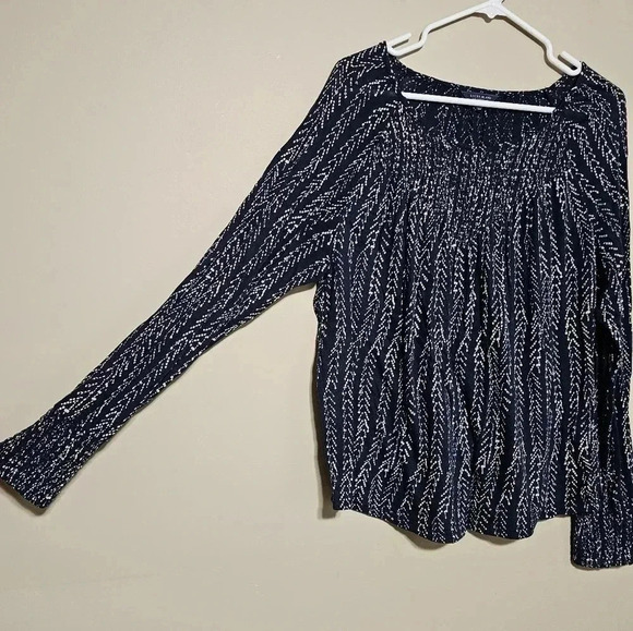 Lucky Brand Women's Size Large Navy Printed Smocked Cotton Modal Blouse Blue - Picture 3 of 8